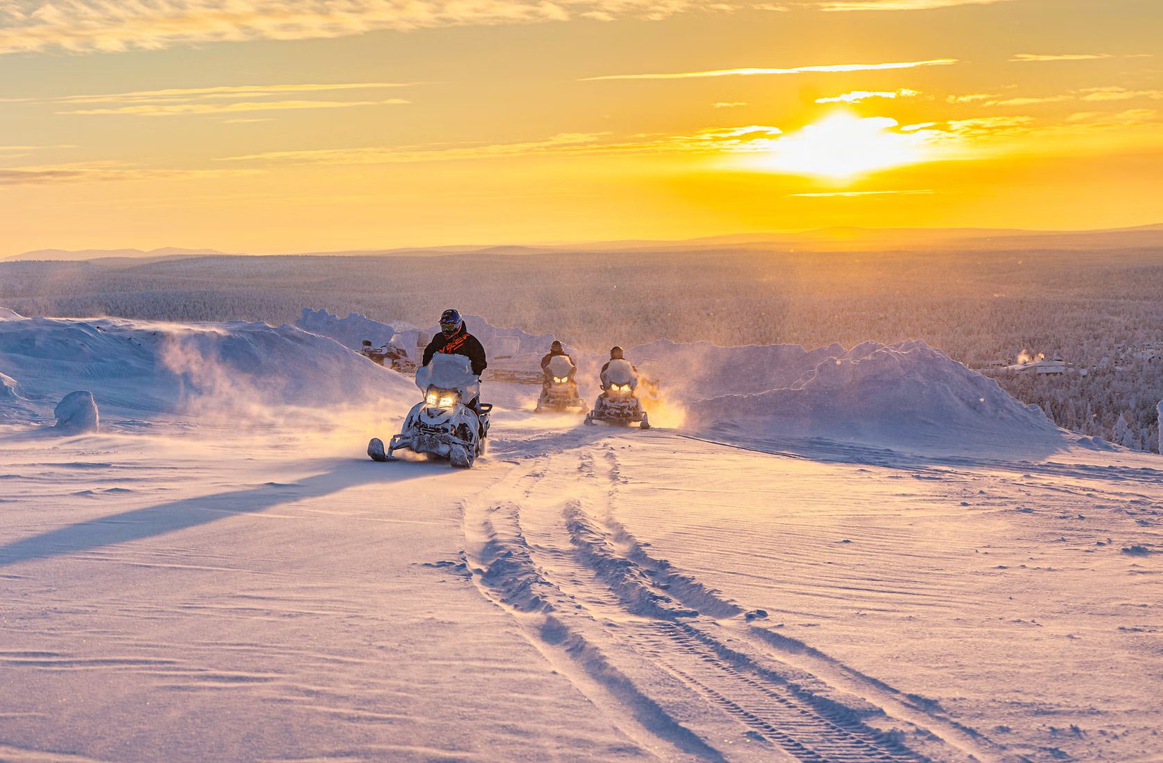 Ab Rovaniemi: Geführtes Schneemobil-Abenteuer in Lappland