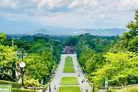 Borobudur Climb-Up & Prambanan Journey with Licensed Guide Borobudur Climb-Up & Prambanan Journey with Licensed Guide