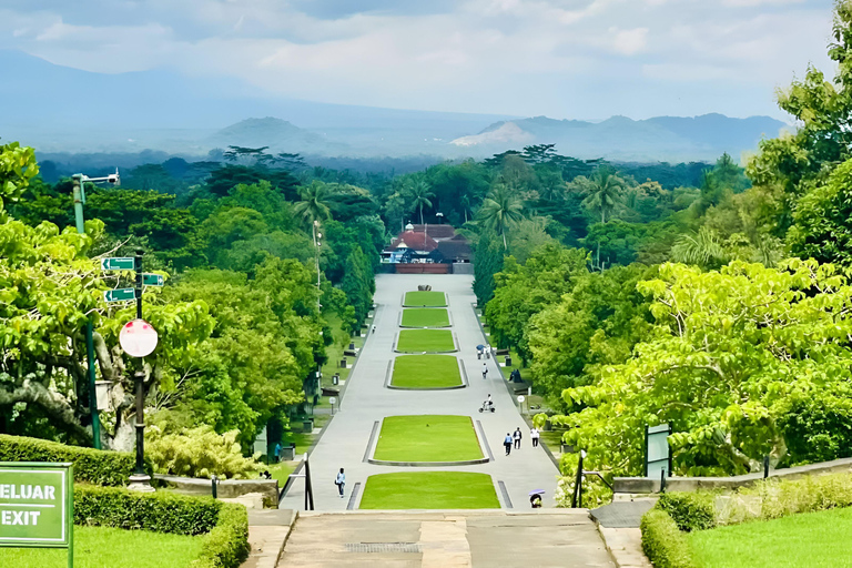 Borobudur Climb-Up & Prambanan Journey with Licensed Guide Borobudur Climb-Up & Prambanan Journey with Licensed Guide