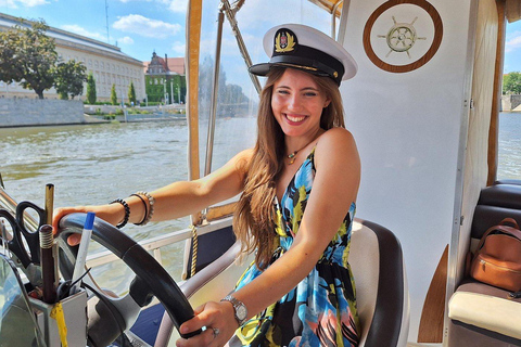 Wroclaw: Sunset Catamaran Cruise with Drink and Music