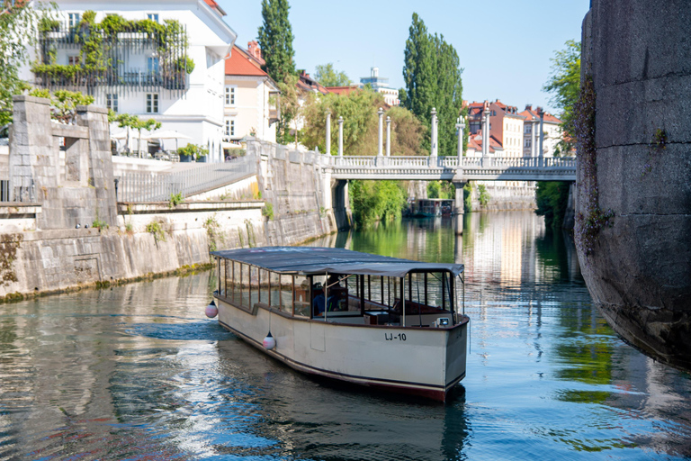 Ljubljana: Gin Tasting Boat Tour on the Ljubljanica River