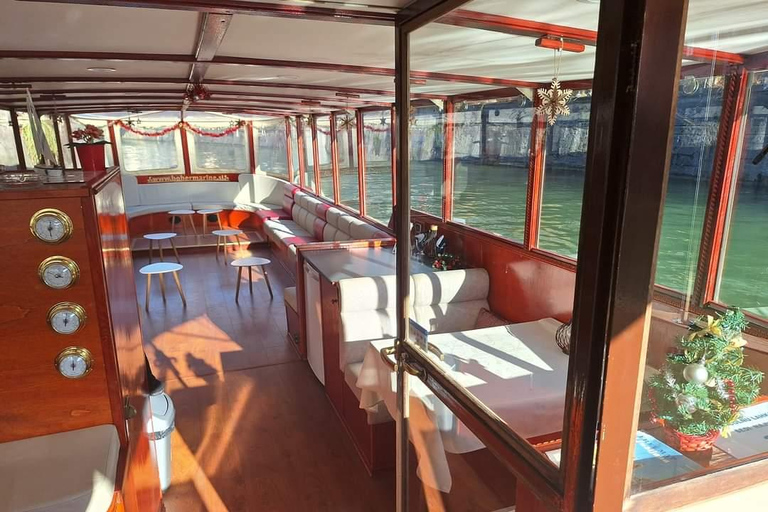 Ljubljana: Holiday Lights Boat Cruise with Mulled Wine