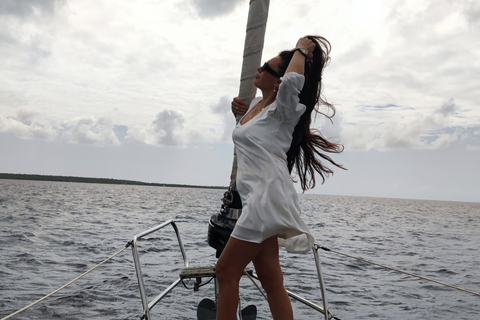 Saona Island: Private Yacht Tour with Lunch & Pickup