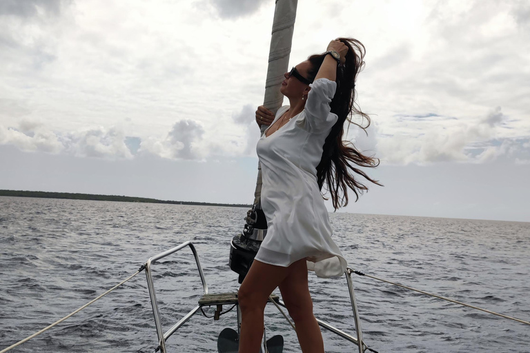 Saona Island: Private Yacht Tour with Lunch & Pickup