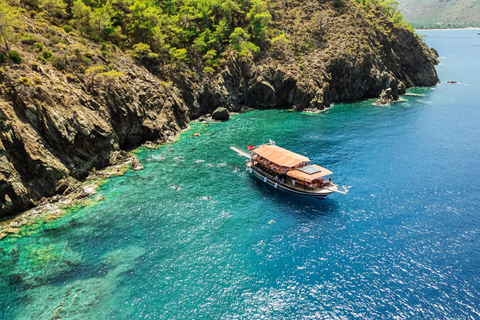 Antalya: Suluada Boat Tour & Land of Legends Night Show