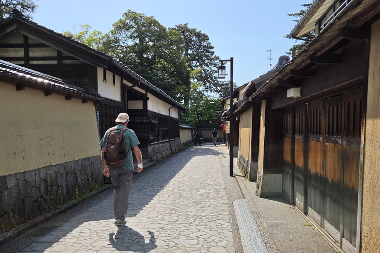 Kanazawa: Samurai Castle and Warrior District Walking Tour