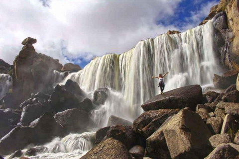 Dia inteiro na Cascata de Pillones e no Bosque das Rochas