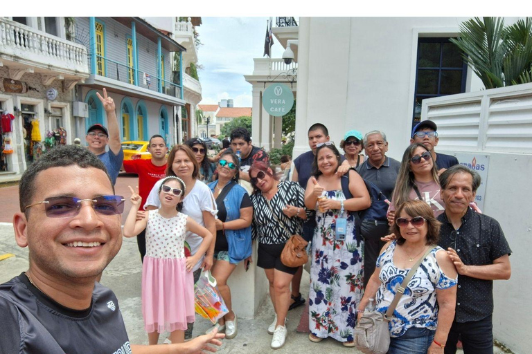 City Tour in a Diablo Rojo through Panama City City Tour in Diablo Rojo through Panama City