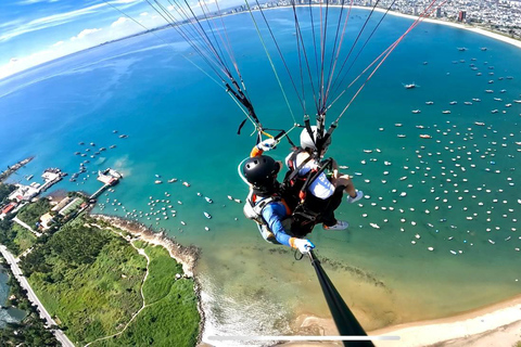 Voar de parapente e ver Da Nang do alto é maravilhoso