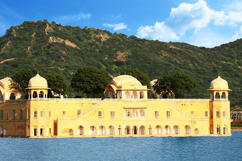 Tour Safari serale: Esplora Jaipur a bordo di una jeep scoperta