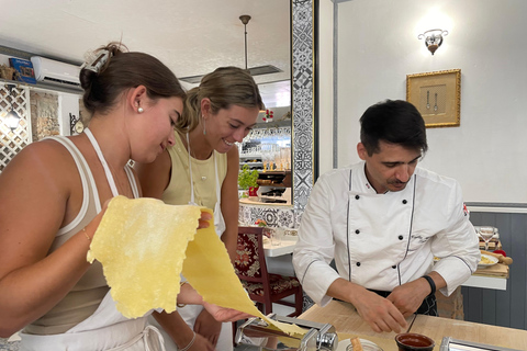 佛罗伦萨：意面制作课程，含晚餐、葡萄酒和... 唱歌！佛罗伦萨：意面制作课程，含晚餐、葡萄酒...还有歌唱！