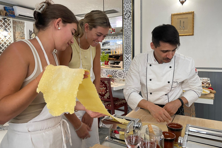 佛罗伦萨：意面制作课程，含晚餐、葡萄酒和... 唱歌！佛罗伦萨：意面制作课程，含晚餐、葡萄酒...还有歌唱！