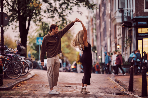 Amsterdam: Professional Photoshoot in the Canals Premium Photoshoot (30-40 photos)