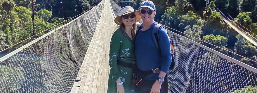 Depuis Jakarta : Visite du pont suspendu de Situ Gunung et des chutes d'eau