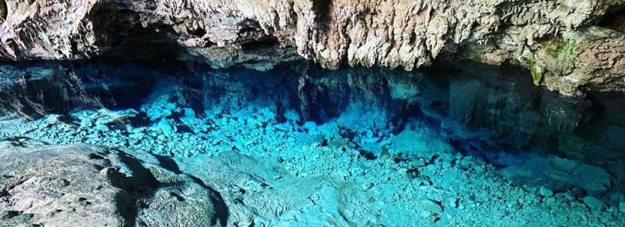 Grotte de Kuza, île prison, île Pongwe, tortue, kayak transparent