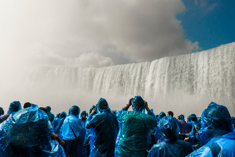 Z Toronto: Niagara Falls Tour z rejsem łodziąWycieczka do Niagara Falls z lunchem