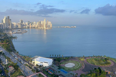 Tour notturno di Panama City: vista a 360° e vita notturnaDall'aeroporto di Tocumen
