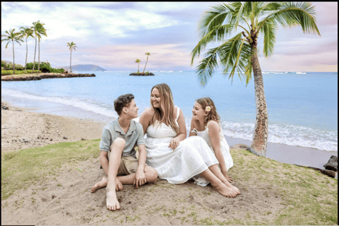 Oahu: Hawaiian Sunset Photoshoot on the Beach Premium Couple