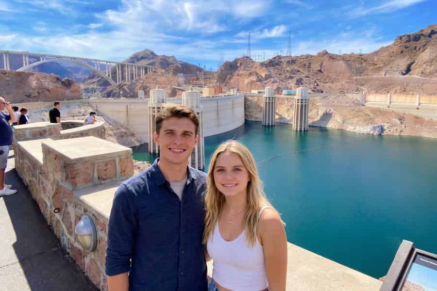 Von Las Vegas aus: Hoover Dam, Boulder City und 7 Magic Mountains. Foto: GetYourGuide