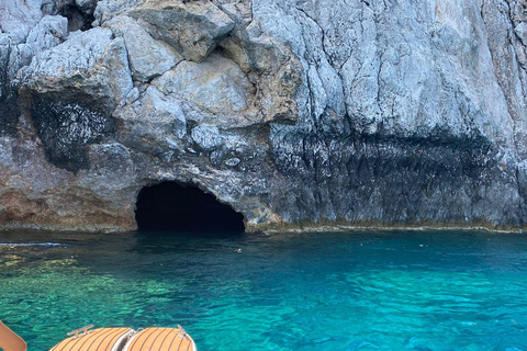 Depuis le port de Faliraki : Excursion en hors-bord avec plongée en apnée et grottes