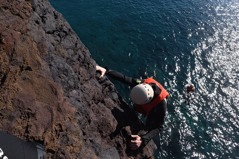 Madeira: Avventura di coasteering con snorkeling, con prelievo