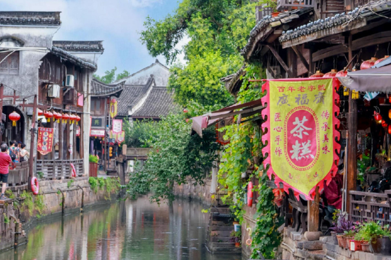 Hangzhou: Exploring the Watertown of Hanfu and Hotpot