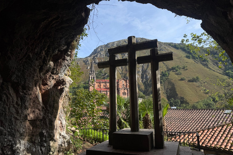 Santander: Small-Group Excursion to the Lakes of Covadonga and Cangas de Onís