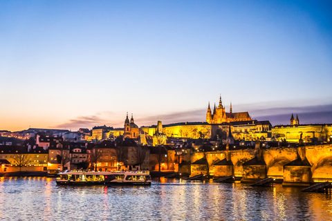 Prag: 50-minütige Sightseeing-Bootsfahrt am Abend