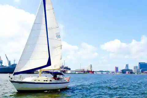 Baltimore: Harbor Sailing Tour on Chesapeake Bay