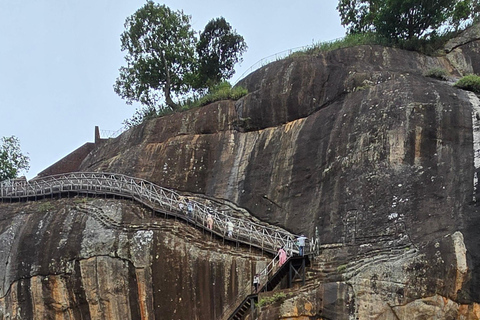 Kandy: Polonnaruwa, Sigiriya & Dambulla Private Tour
