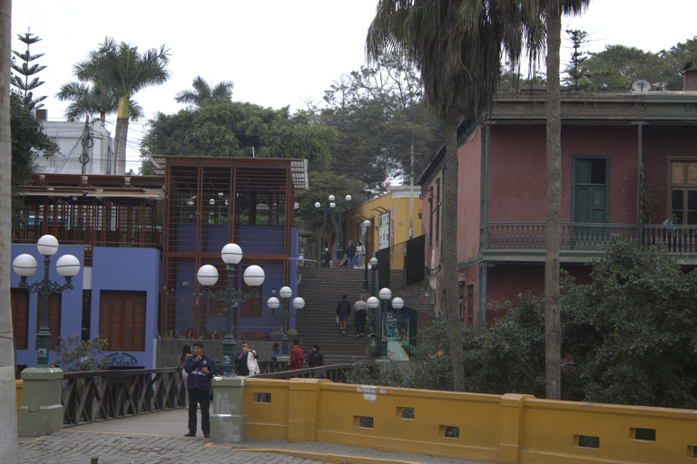 Tour: Culinary Experience at Local Markets and Water Park in Lima We explore the real Lima: local stalls, history, and Peruvian flavors.