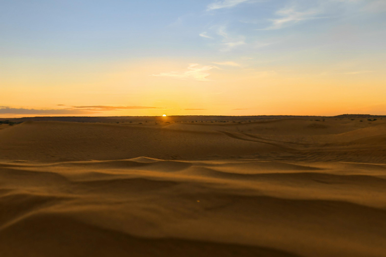 Dżerba: Zachód słońca, wschód słońca i jedna noc w berberyjskim namiocie.Dżerba: zachód słońca, wschód słońca i jedna noc w berberyjskim namiocie.