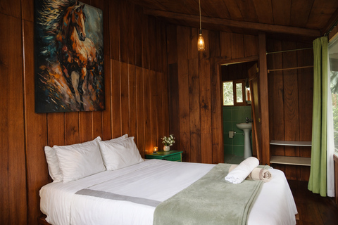 From Quito: 2-Day Mindo Cloud Forest Birdwatching Tour