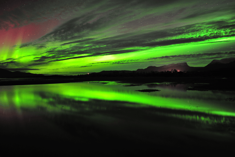 Abisko: Guided Autumn Aurora Chase with Hotel Transfers