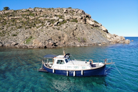 Sail in a Llaut through the marine reserve of northern Menorca, 4 or 8 hours Sail in the marine reserve of northern Menorca