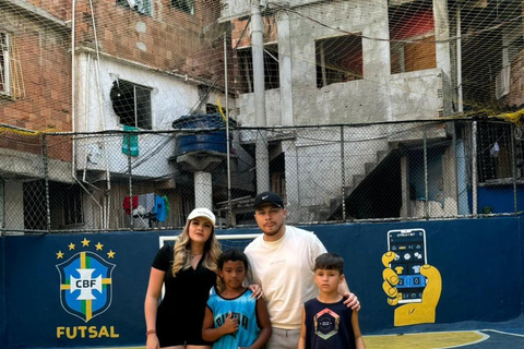 Rio de Janeiro: Tour pelas favelas com a FIFA Street Court