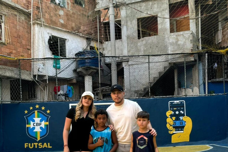 Rio de Janeiro: Tour pelas favelas com a FIFA Street Court