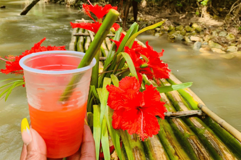 Montego Bay: Bamboo Rafting Tour z masażem stóp