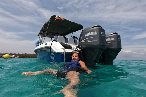 Cartagena: VIP-tour naar de 5 Rosario-eilanden met planktonplanCartagena: VIP-tour naar de 5 Rosario-eilanden met Plankton Plan