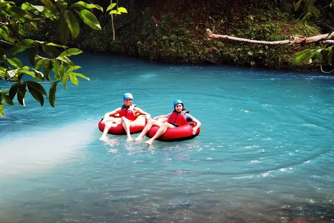 Tubing Río Celeste: Aventura y Naturaleza