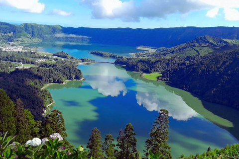 Ponta Delgada: West Circle Tour, Sete Cidades &amp; Fire volcanoOption Tour with Lunch