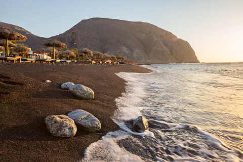 Santorini: Oia Walking Tour and Lighthouse Sunset with Wine