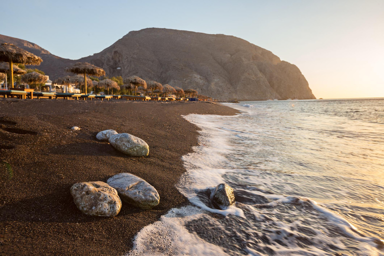 Santorini: Oia Walking Tour and Lighthouse Sunset with Wine
