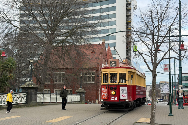 Christchurch: Ultimate Walking Tour with Coffee