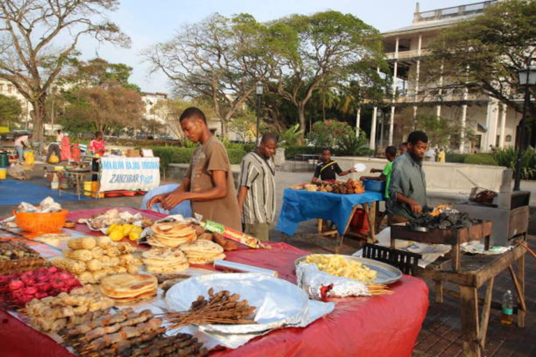 زنجبار: جولة تسوق بصحبة مرشد في المدينة الحجرية وجولة طعام في فورودانيالاصطحاب من الفندق والتوصيل 