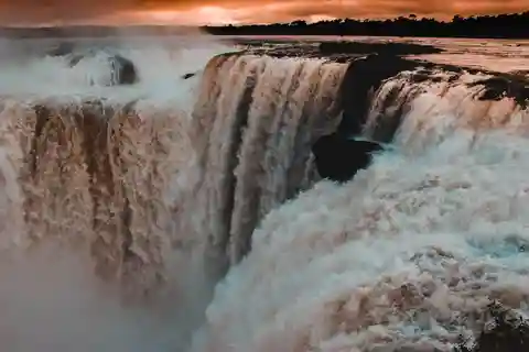 Visit the Argentine Waterfalls with a Guide