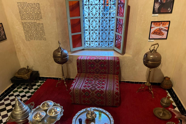 Marrakech: El Badi Palace Entry Ticket & Souvenir Postcard