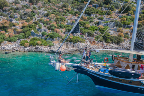 Navega por Turquía: Cruceros en Goleta para Grupos de Edades Mixtas