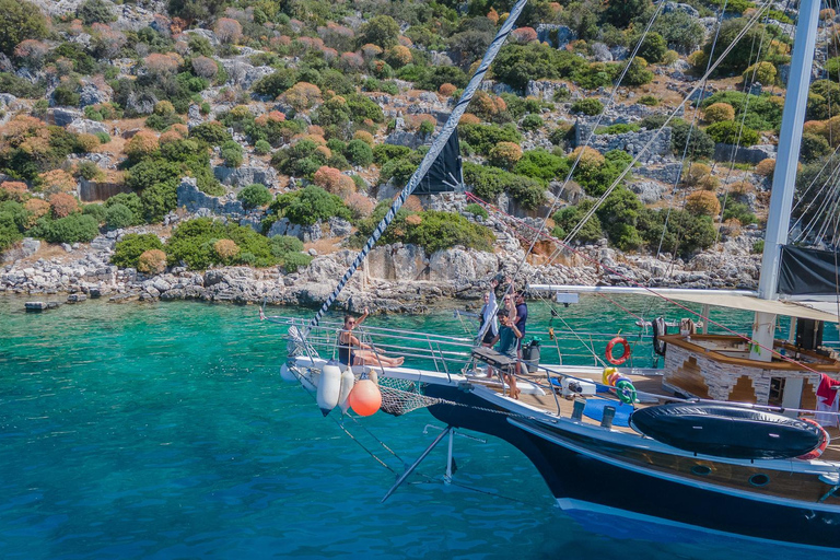 Navega por Turquía: Cruceros en Goleta para Grupos de Edades Mixtas