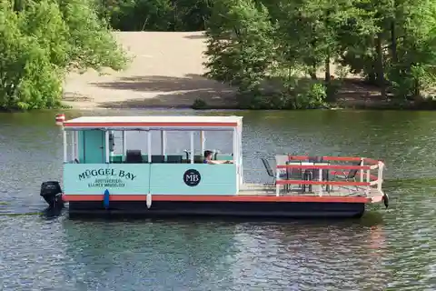Berlin: Bahamas Raft Boat Rental